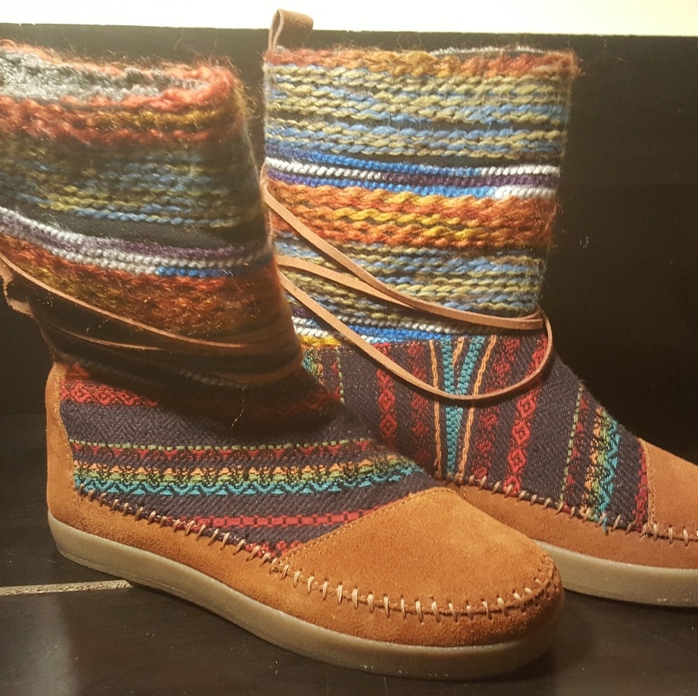 TOMS  Nepal Suede Boots